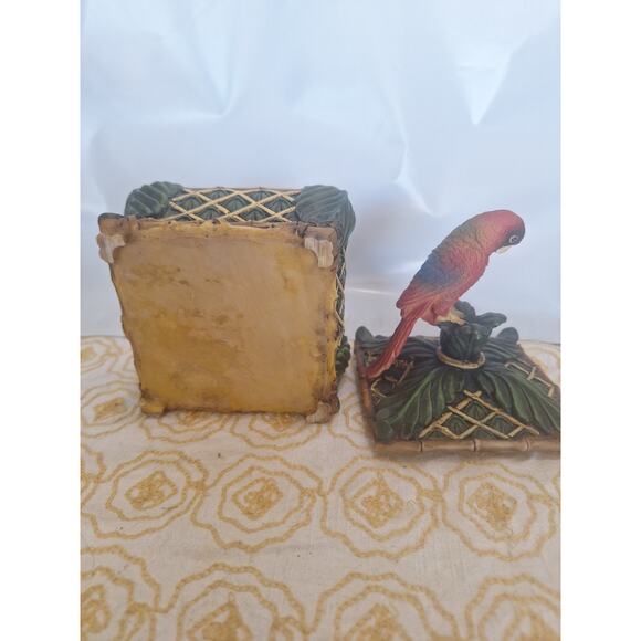 Tropical Parrot Trinket Box – Hand-Painted Bamboo & Palm Leaf Resin Décor - Picture 6 of 9